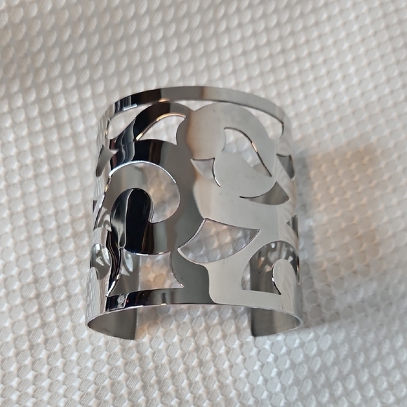 Brilho Silver Cutout Cuff Bracelet - Picture 1 of 6